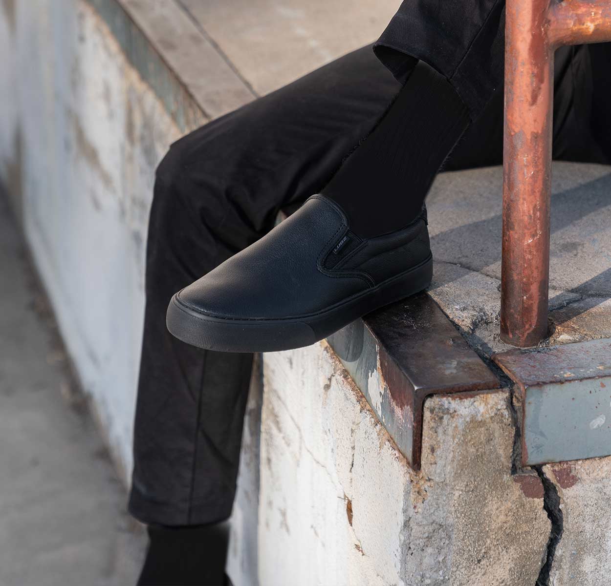 Men's Clipper Slip Resistant Sneaker - Image 5