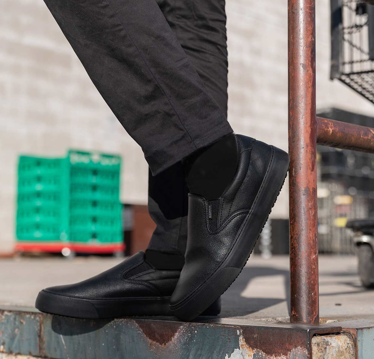 Men's Clipper Slip Resistant Sneaker - Image 9